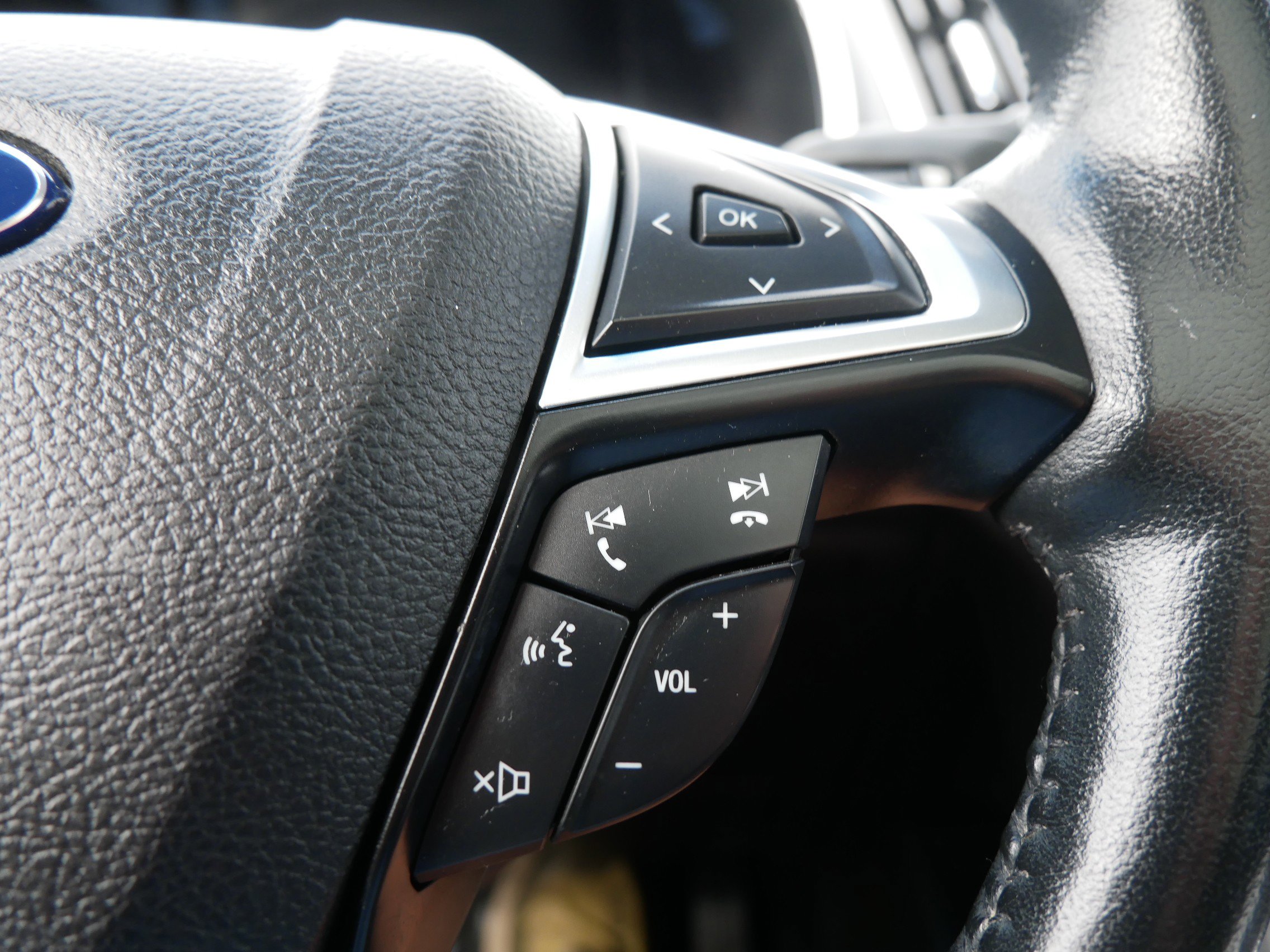 2016 Ford Edge Titanium photo 24