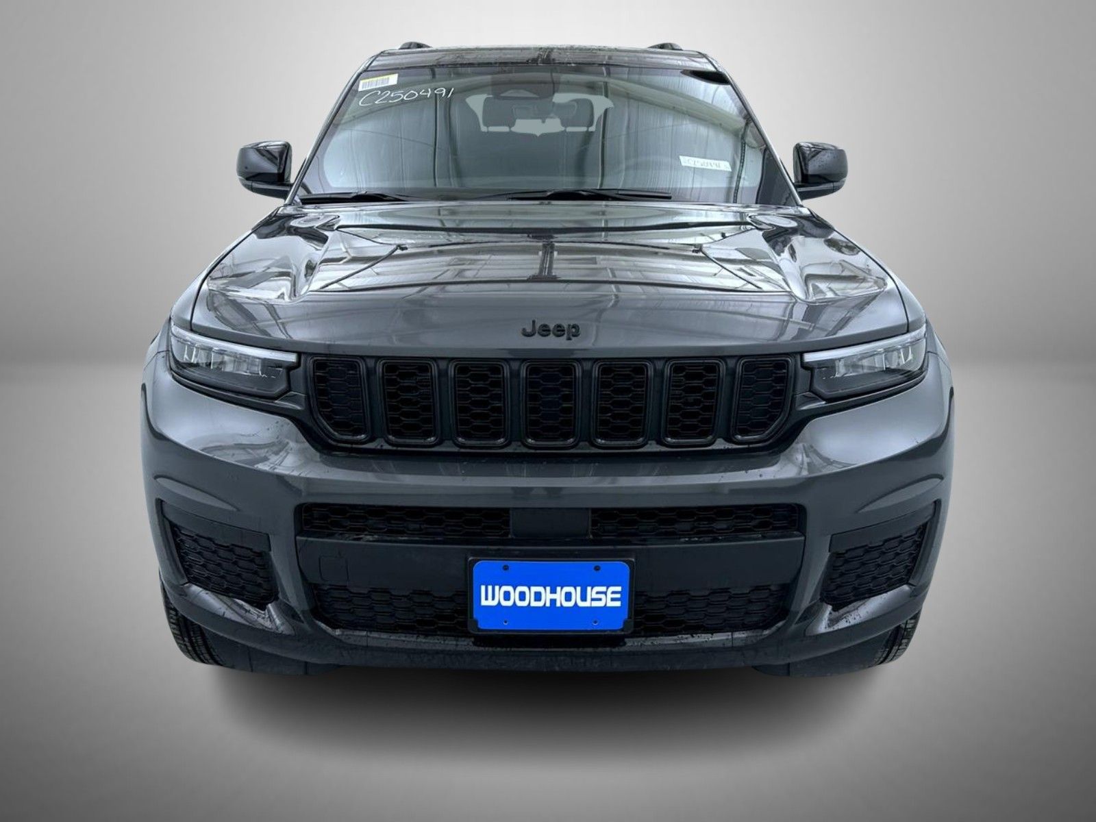 2025 Jeep Grand Cherokee Altitude photo 2