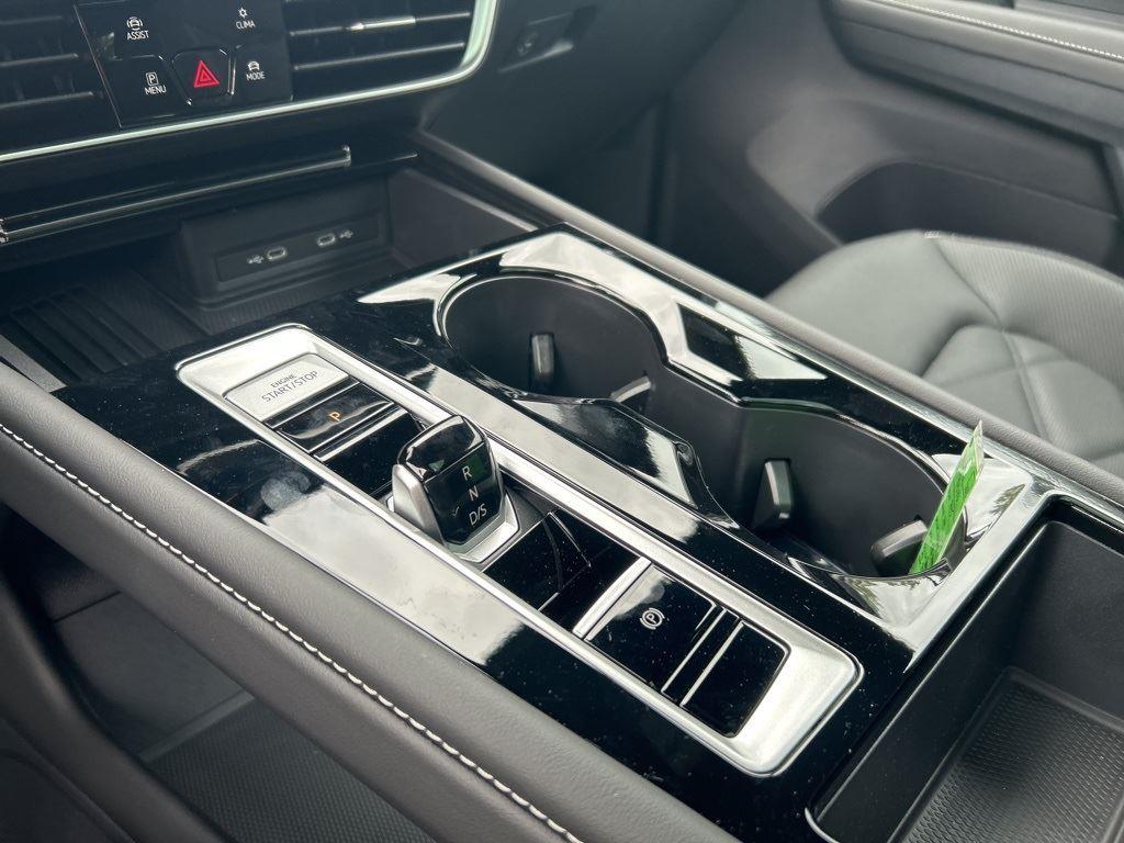 2025 Volkswagen Atlas Cross Sport SE Technology photo 18