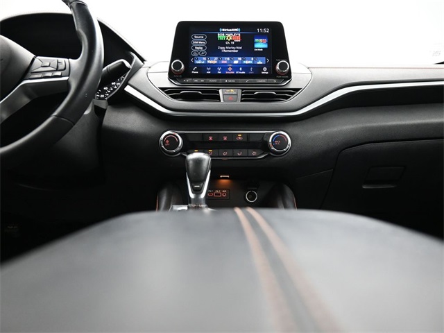 2022 Nissan Altima 2.5 SR photo 14