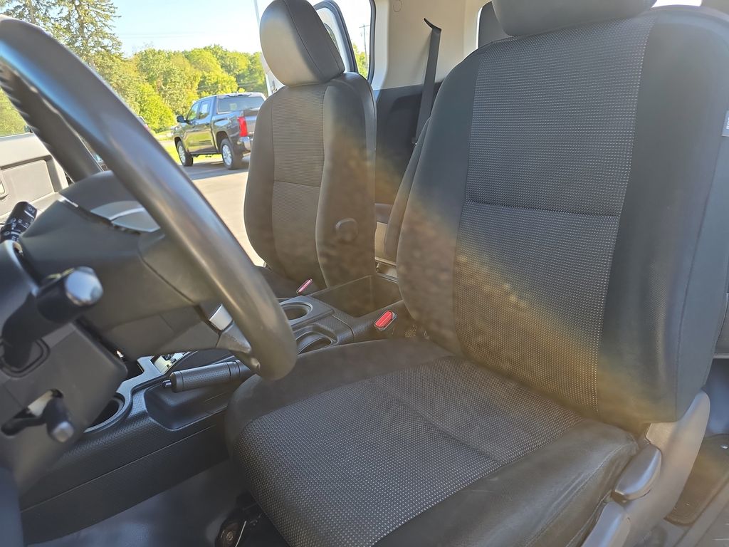 2013 Toyota FJ Cruiser Base photo 14