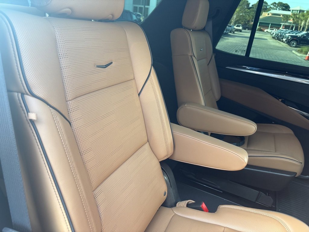 2025 Cadillac Escalade Premium Luxury photo 36