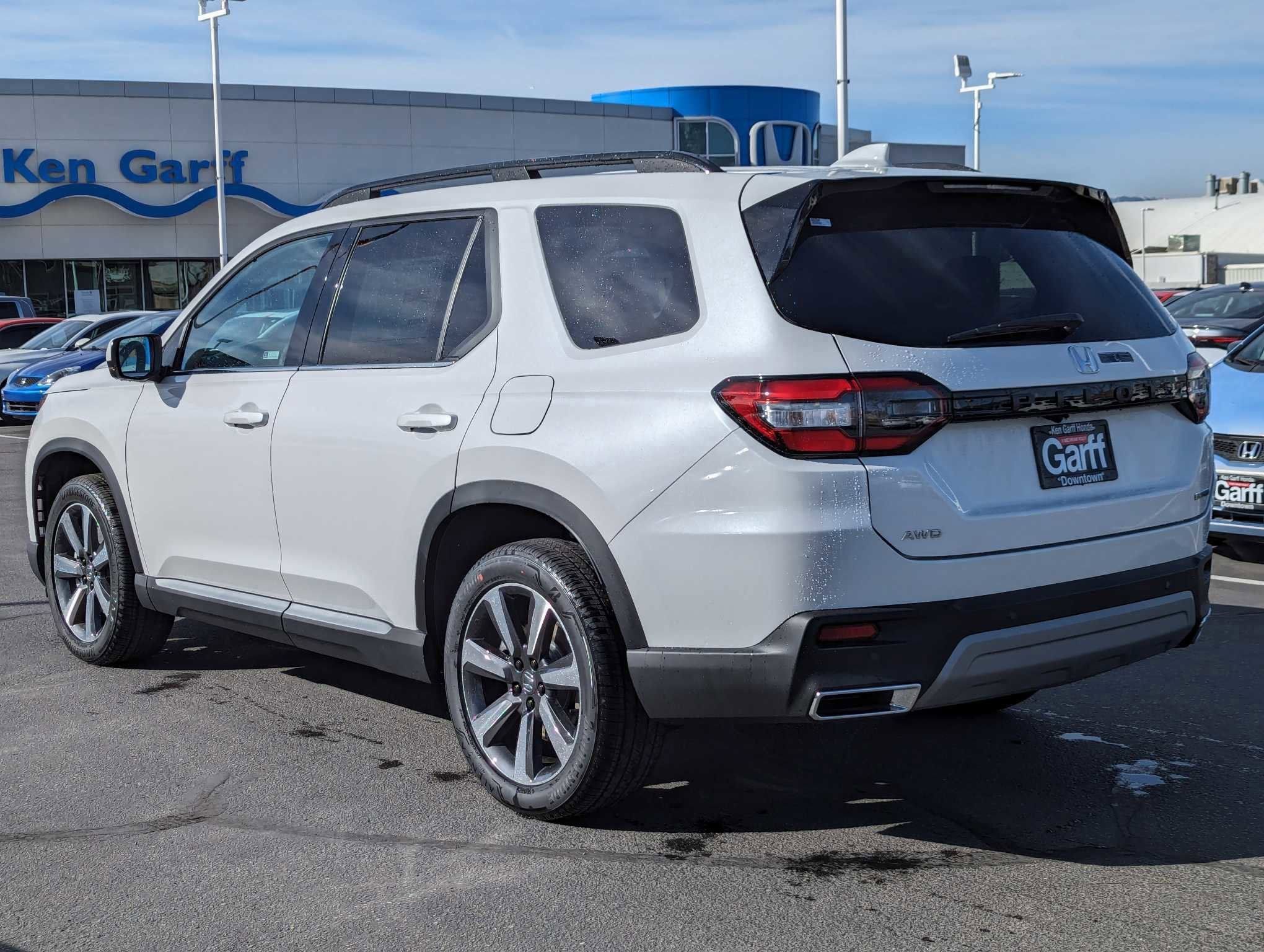 2025 Honda Pilot Touring photo 4