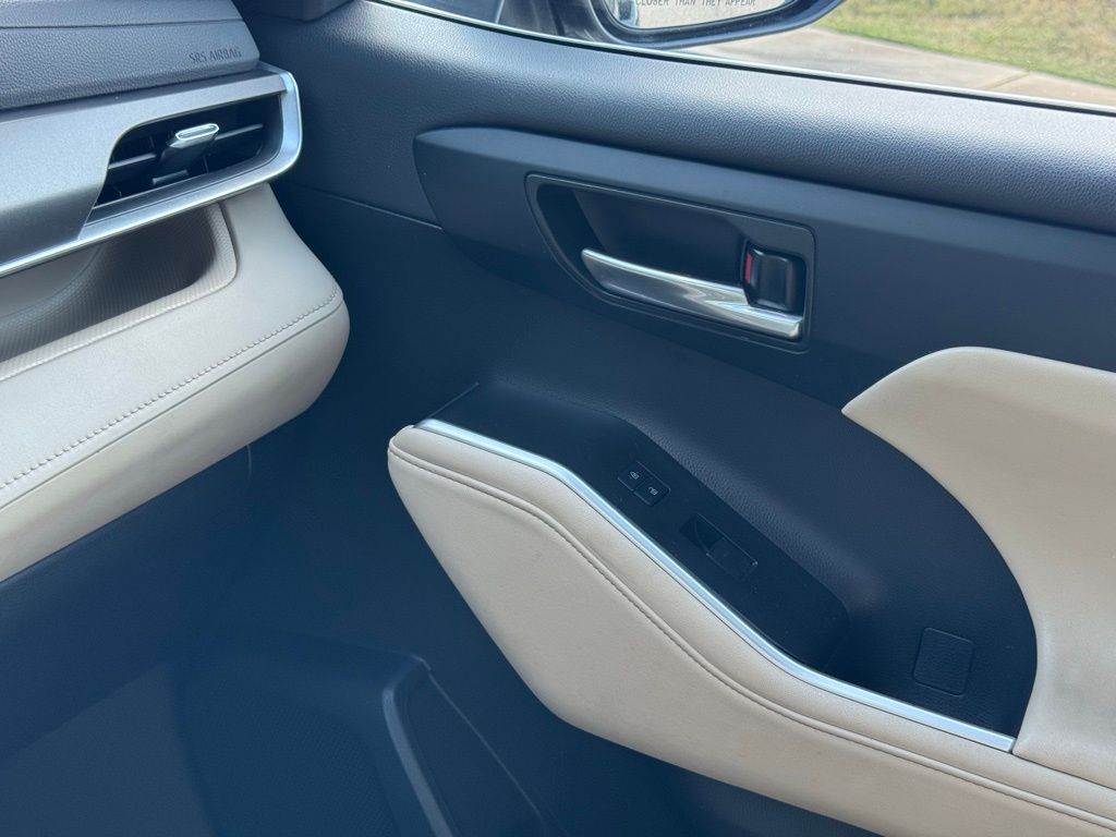 2023 Toyota Highlander XLE photo 37