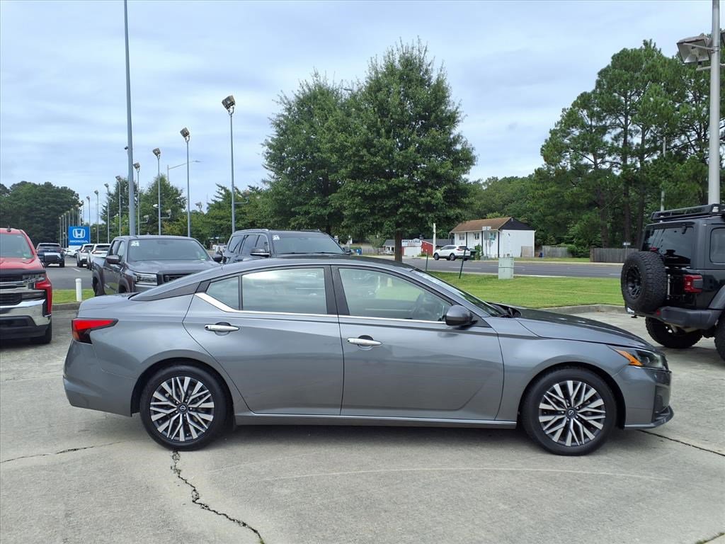 2023 Nissan Altima 2.5 SV photo 4