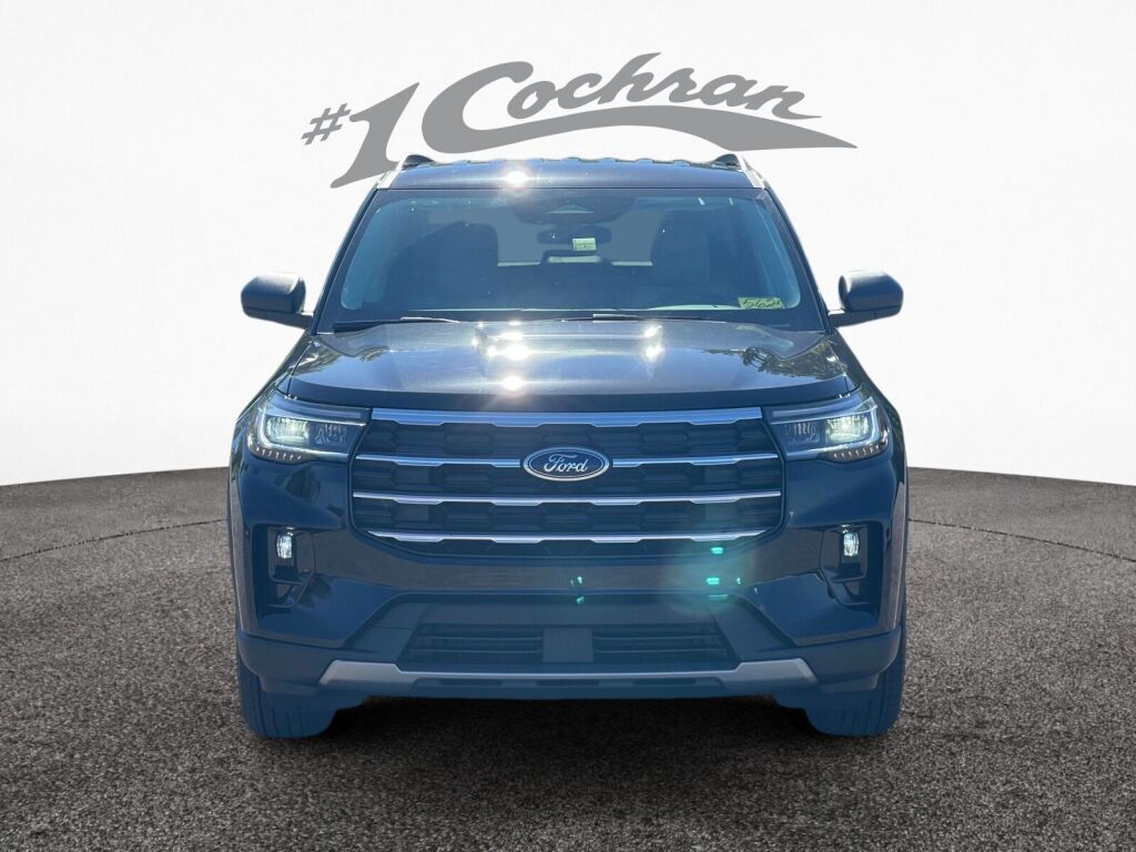 2025 Ford Explorer photo 2