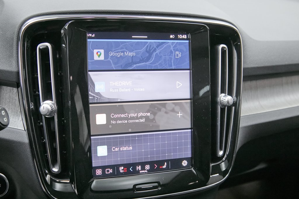 2023 VOLVO XC40 - Image 14