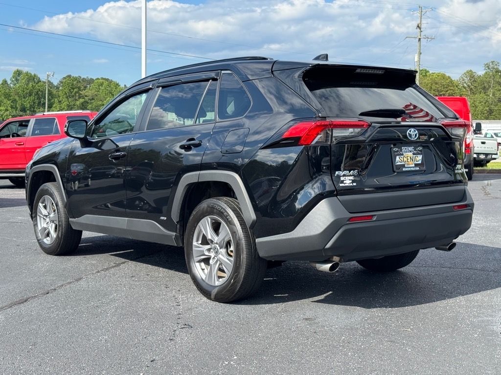 2022 Toyota RAV4 Hybrid XLE photo 4