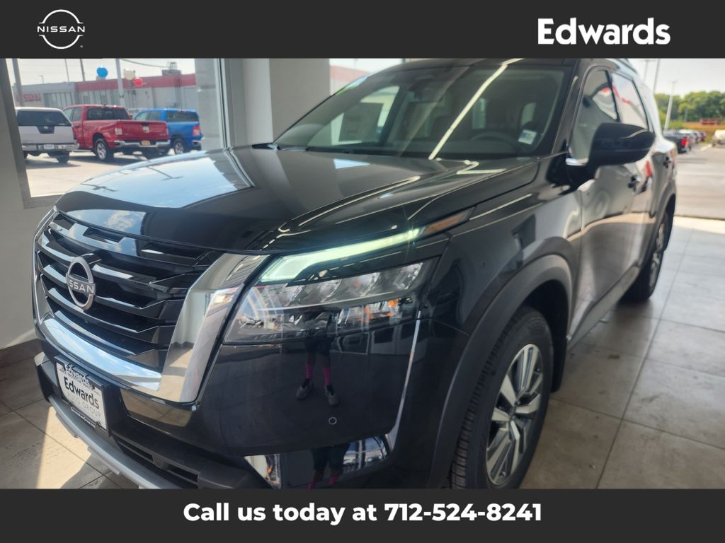 2025 Nissan Pathfinder SL photo 2