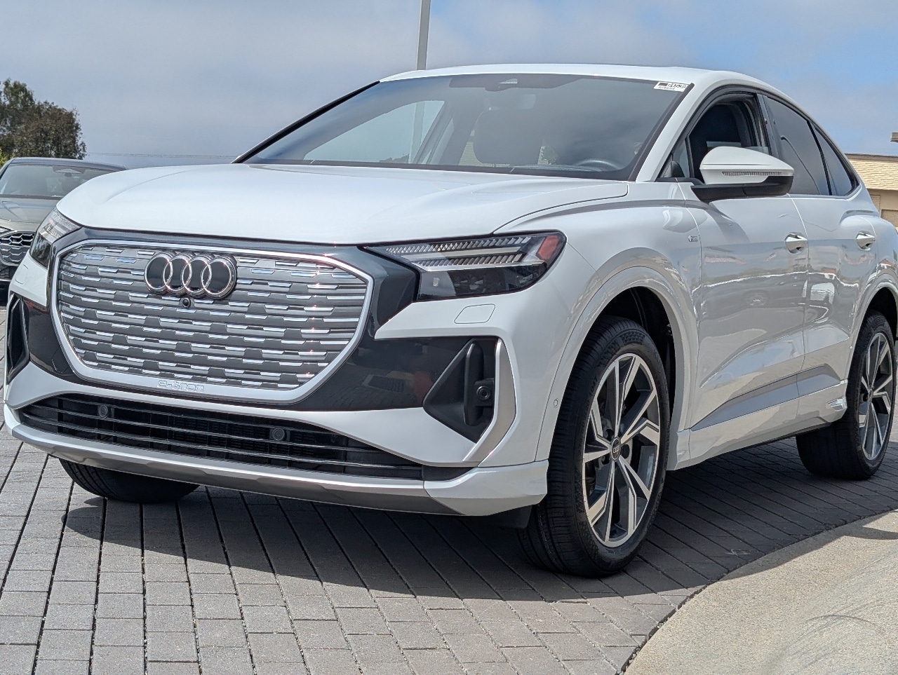 2024 Audi Q4 E-tron Prestige photo 3