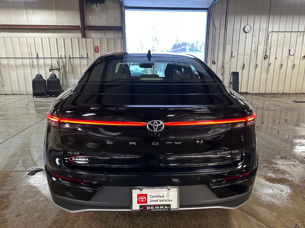 2023 Toyota Crown XLE photo 3