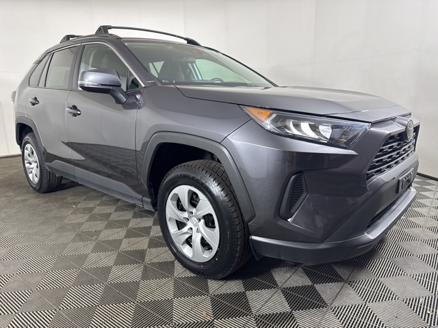 2021 Toyota RAV4 LE's photo