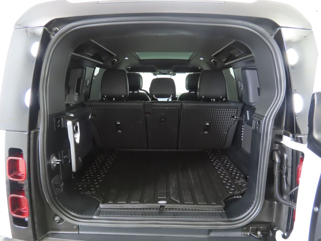 2025 Land Rover Defender 110 X-Dynamic SE photo 28