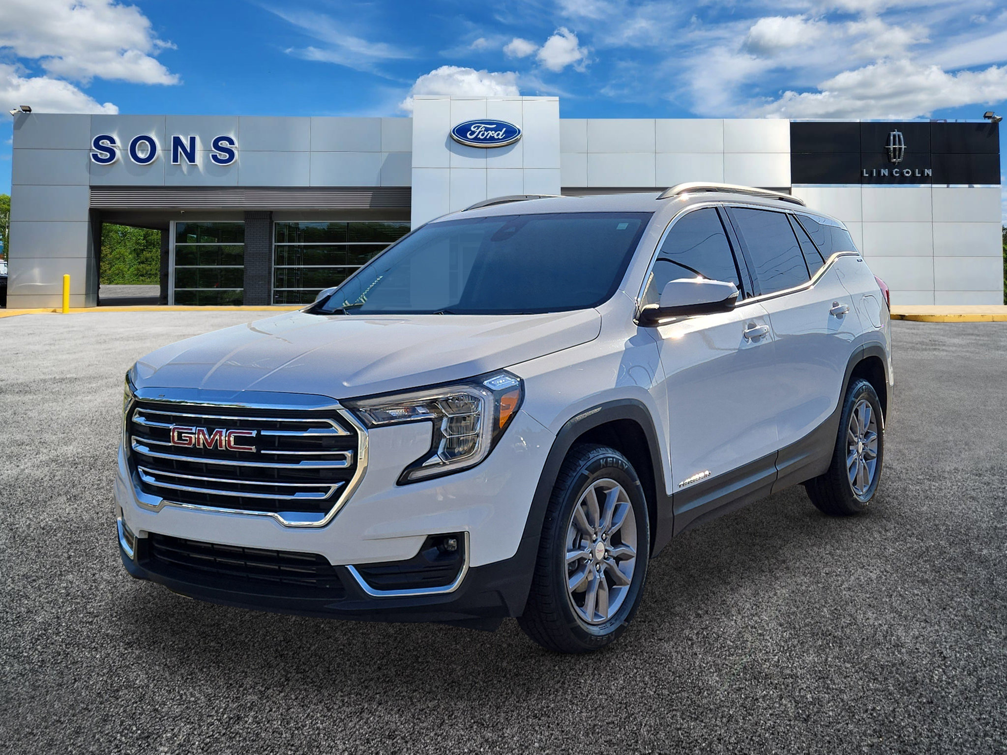 2024 GMC Terrain SLT's photo