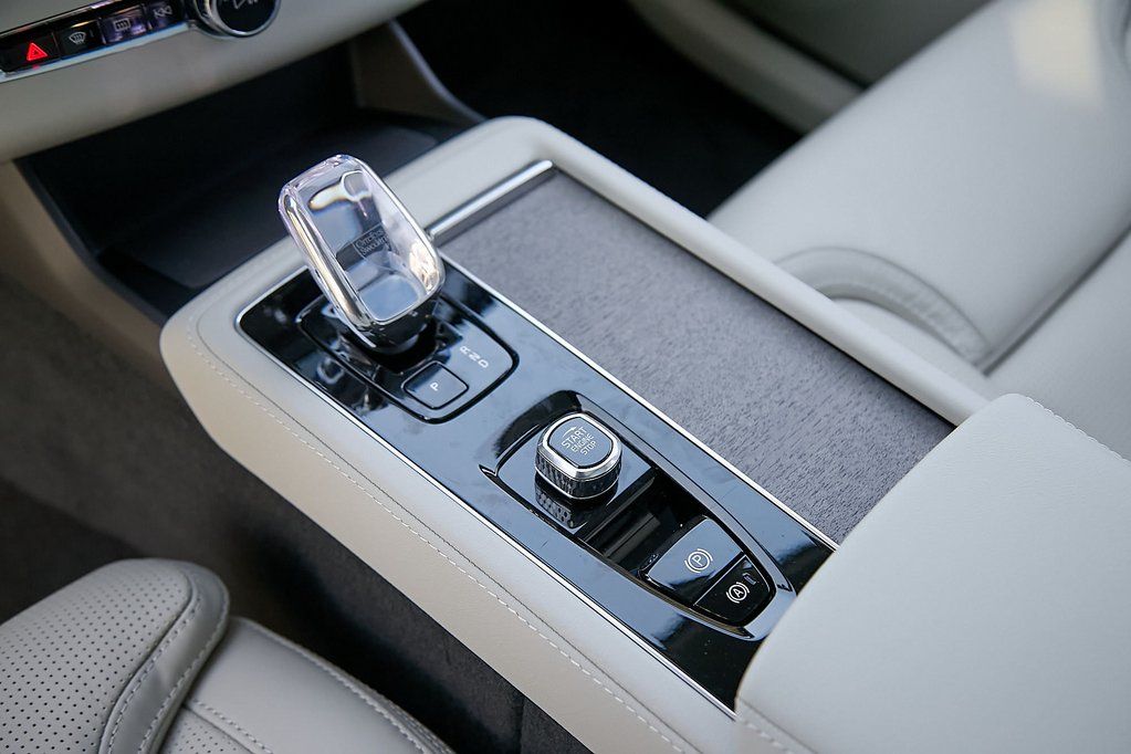 2026 VOLVO XC90 - Image 17