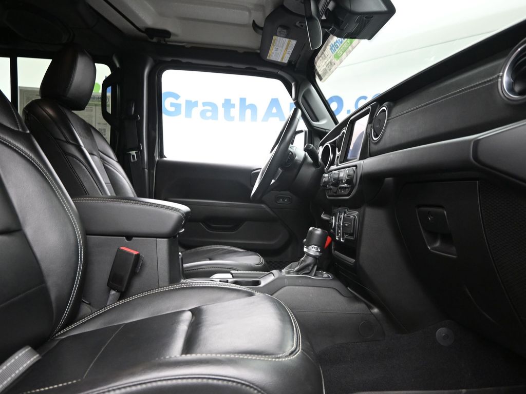 2021 Jeep Wrangler Unlimited Sahara photo 5