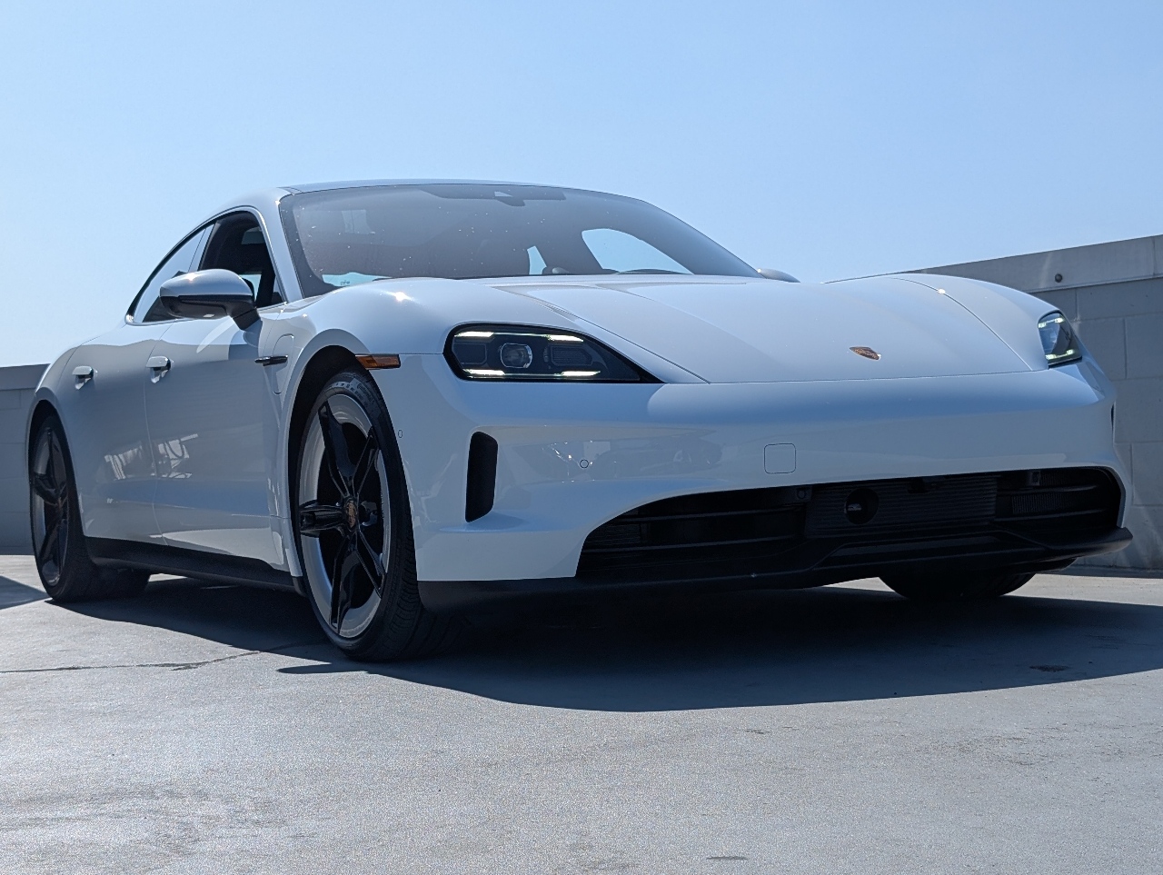 2026 Porsche Taycan 4 photo 23