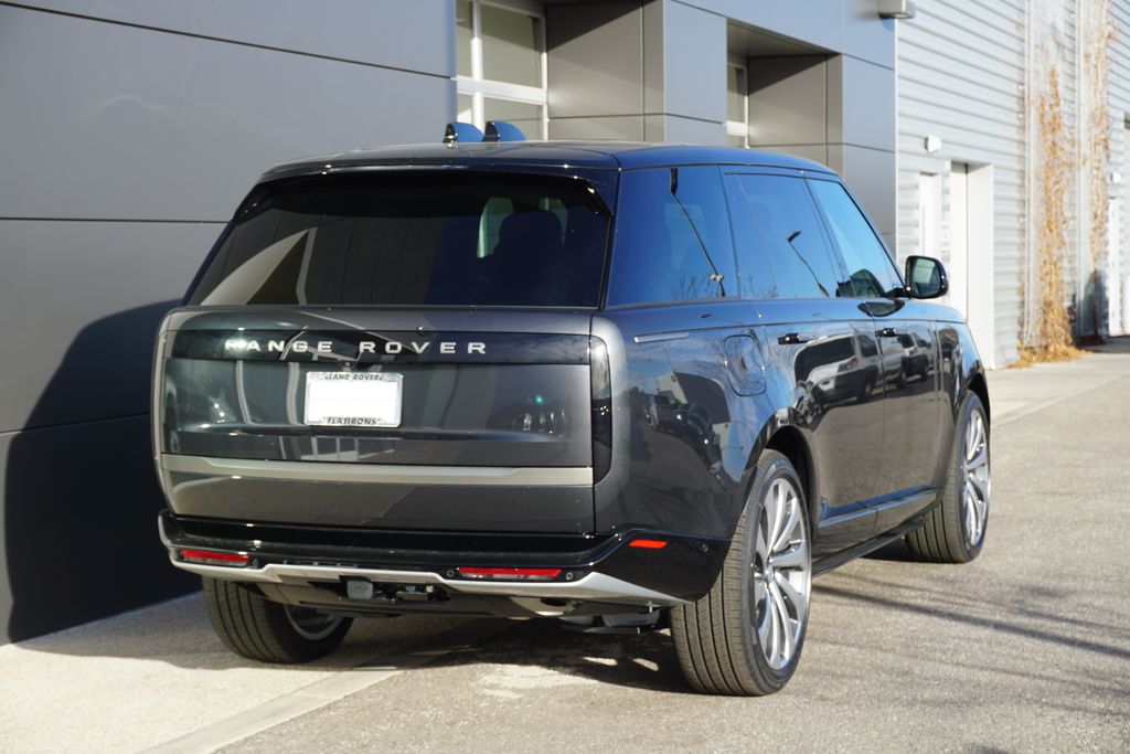 2025 Land Rover Range Rover SE photo 2