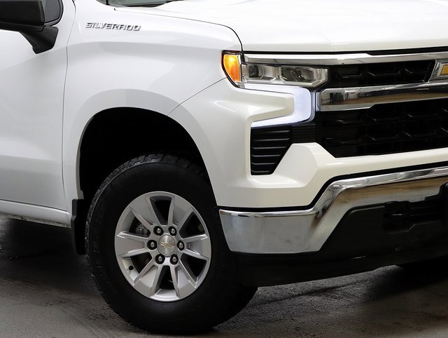 2024 Chevrolet Silverado 1500 LT photo 3