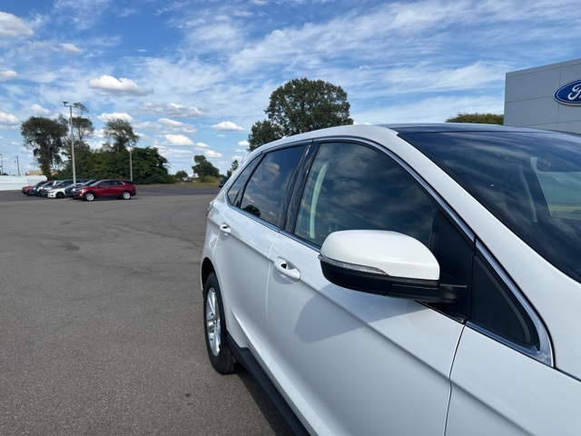 2019 Ford Edge SEL photo 6