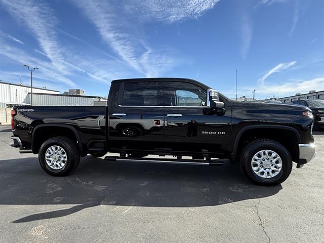 2024 Chevrolet Silverado 3500HD LTZ photo 4