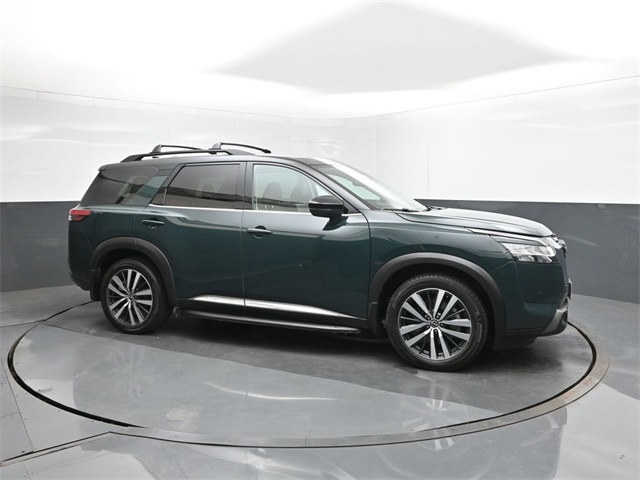 2022 Nissan Pathfinder Platinum photo 16