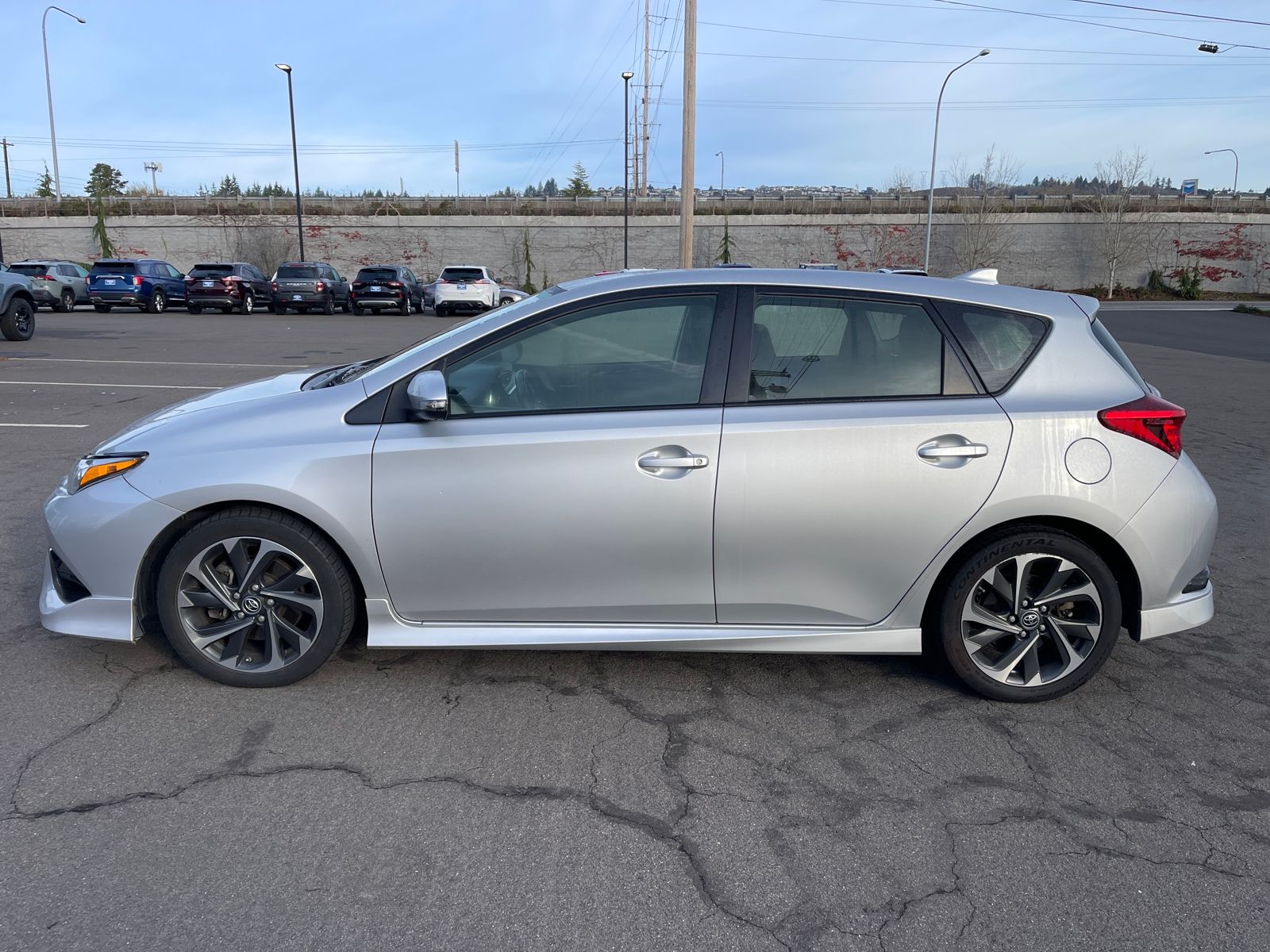 2017 Toyota Corolla iM Base photo 3