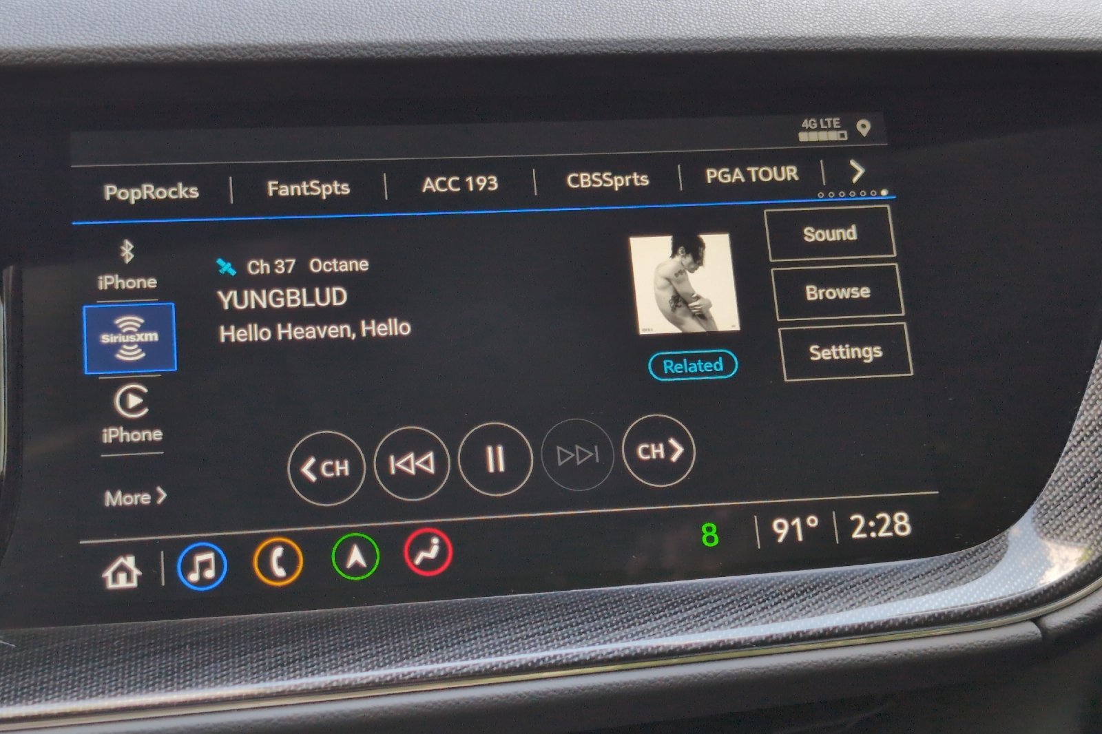 2022 Buick Envision Essence photo 16
