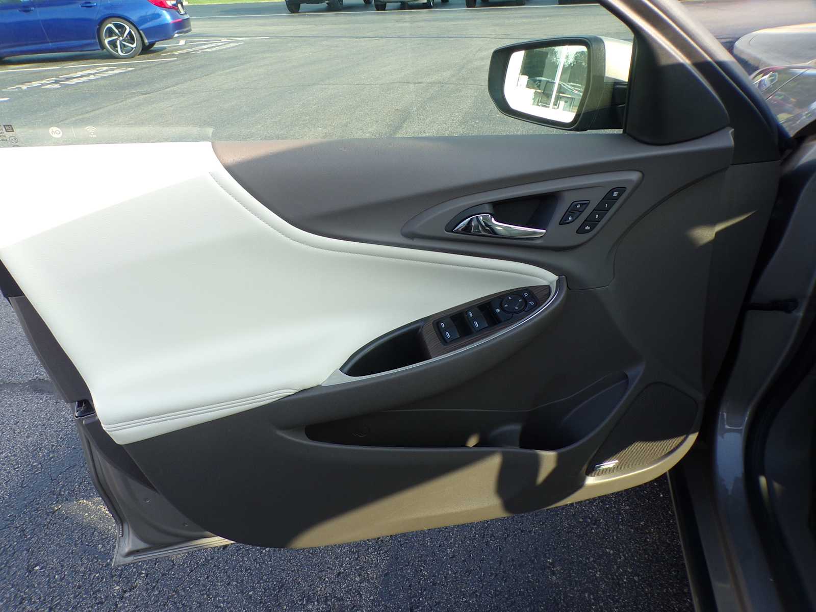 2024 Chevrolet Malibu Premier 2LT photo 9
