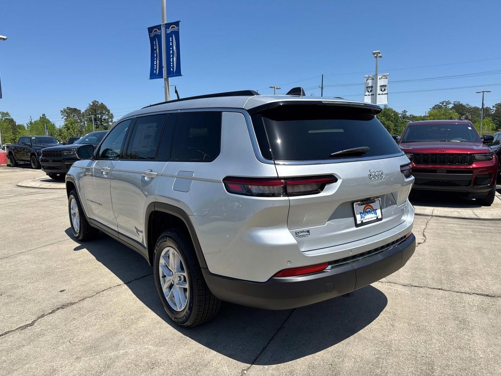 2025 Jeep Grand Cherokee Laredo X photo 4