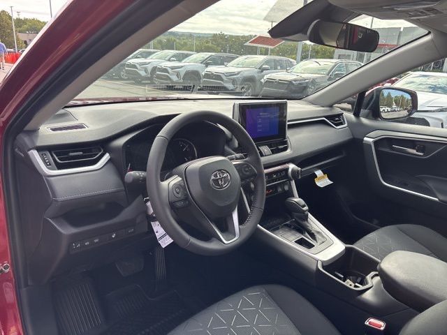 2025 Toyota RAV4 XLE photo 13