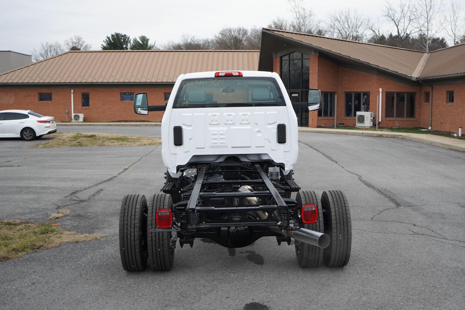 2024 Chevrolet Silverado 6500HD Work Truck photo 4