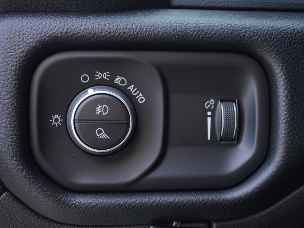 2020 Ram 1500 Big Horn Night Edition photo 11