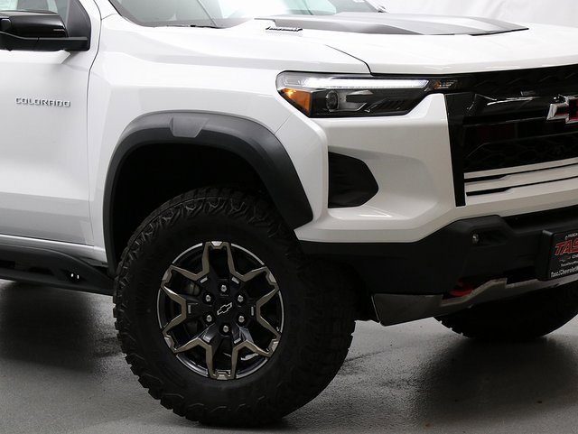 2026 Chevrolet Colorado ZR2 photo 3