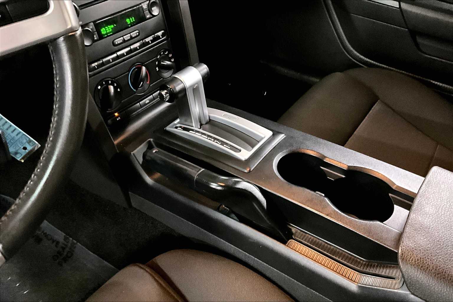 2006 Ford Mustang Convertible photo 16