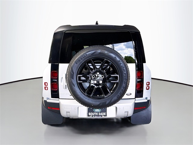 2021 Land Rover Defender 110 SE photo 3