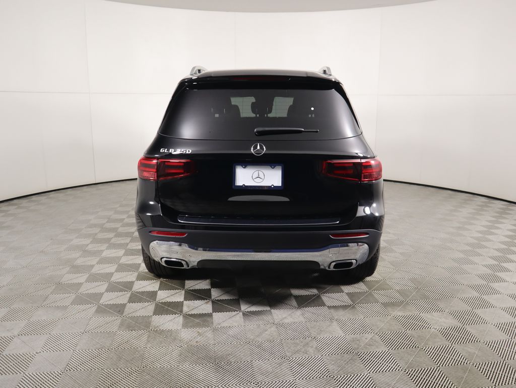 2026 Mercedes Benz GLB 250 photo 3