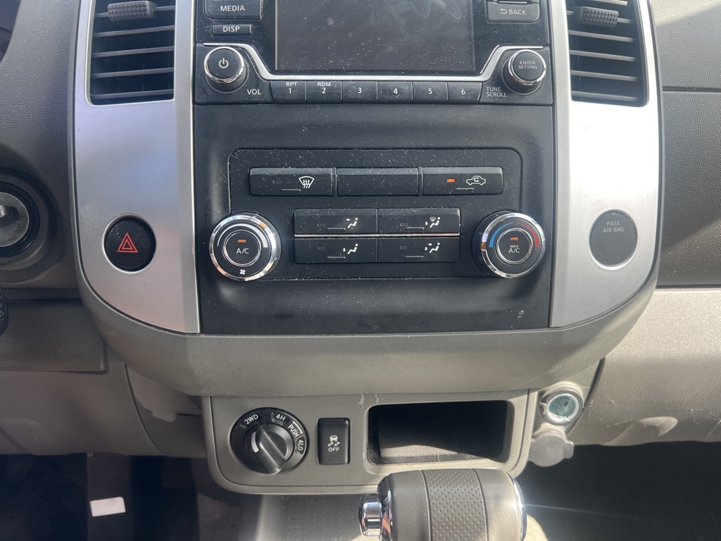 2015 Nissan Frontier SV photo 30