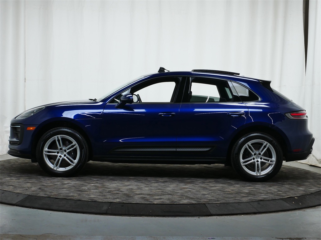 2024 Porsche Macan T photo 3