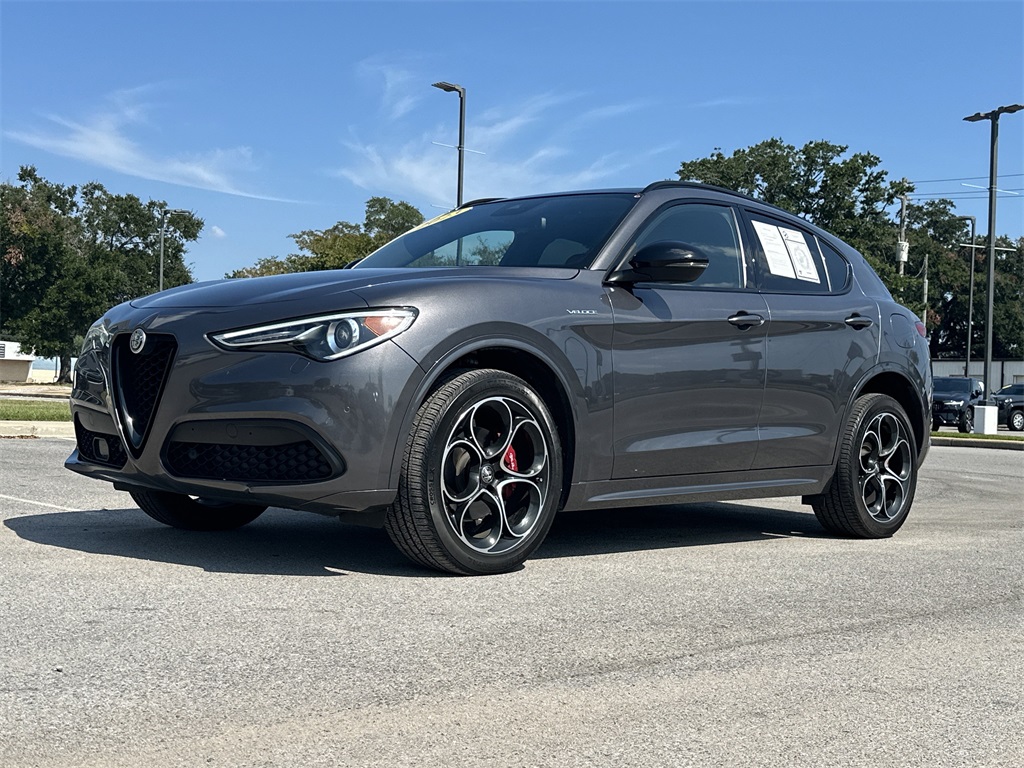 2023 Alfa Romeo Stelvio Ti photo 2