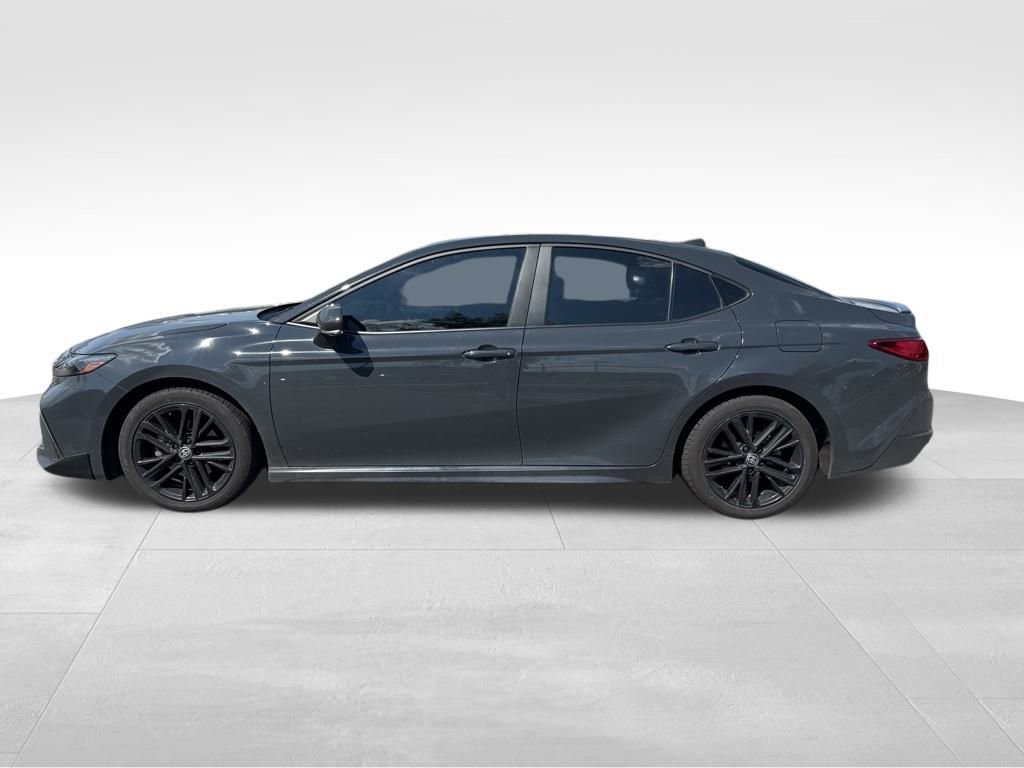 2025 Toyota Camry SE photo 4