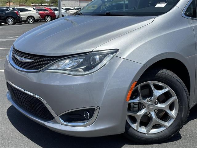 2019 Chrysler Pacifica Limited photo 2