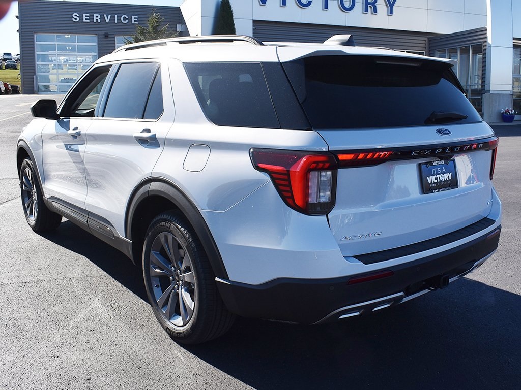 2026 Ford Explorer photo 3