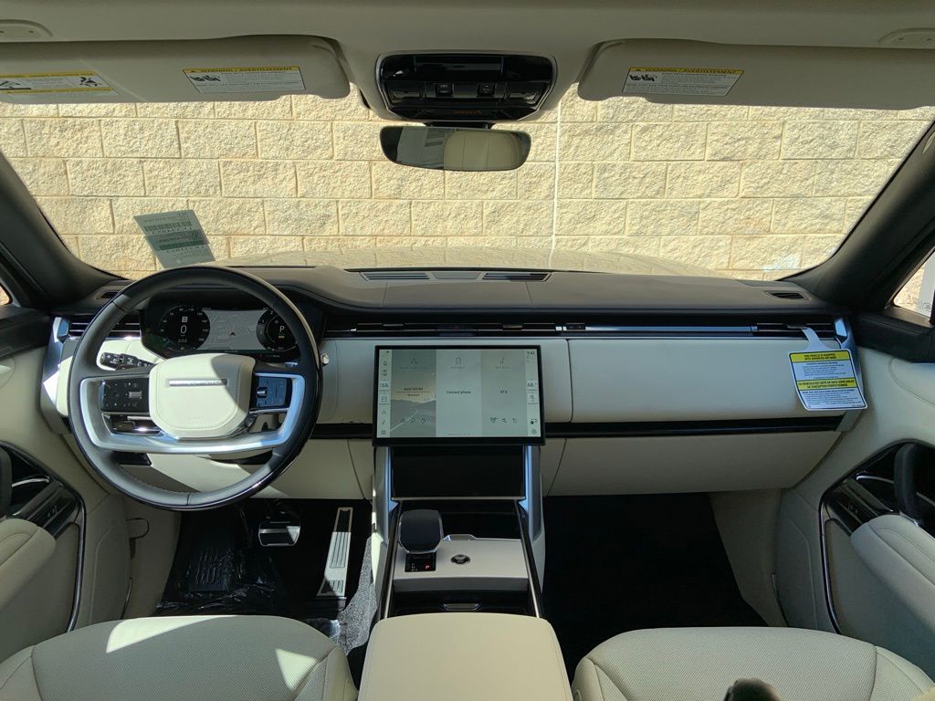 2025 Land Rover Range Rover SE photo 18