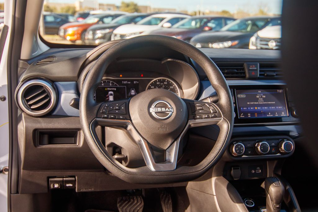 2025 Nissan Versa SV photo 15