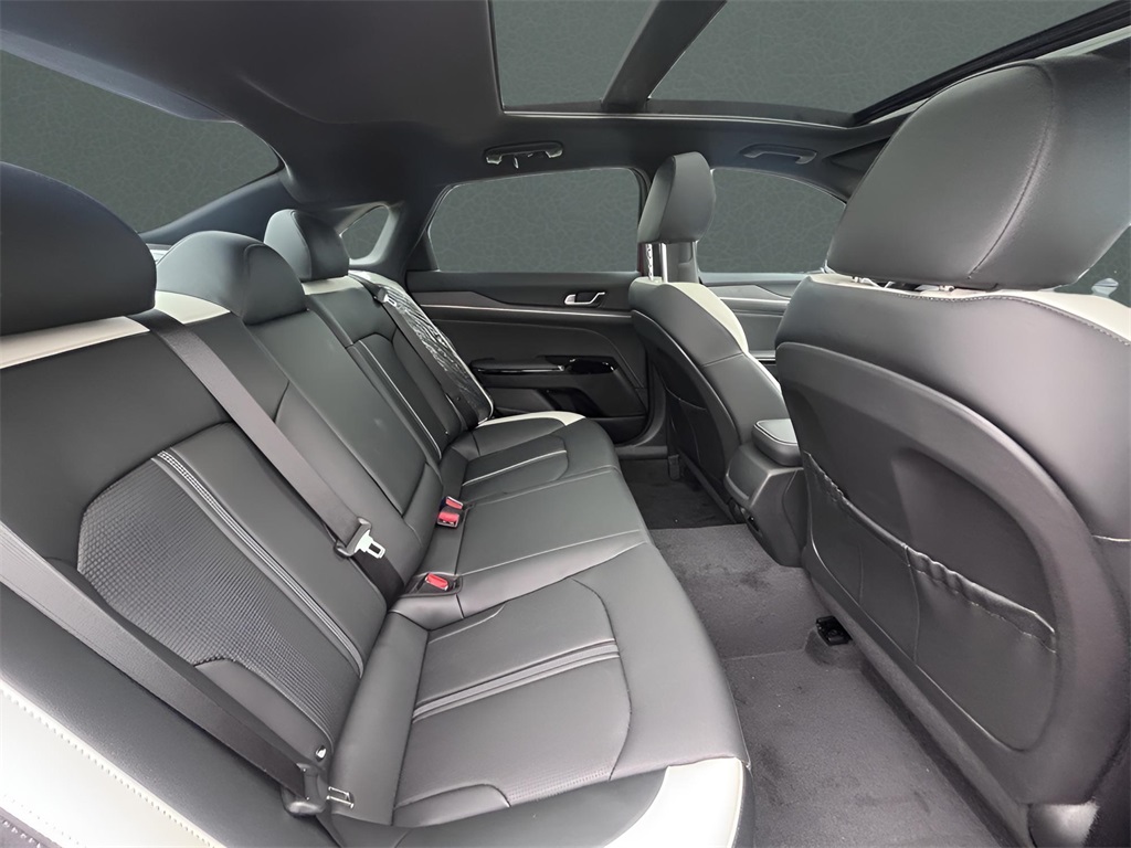 2025 Kia K5 GT-Line photo 17