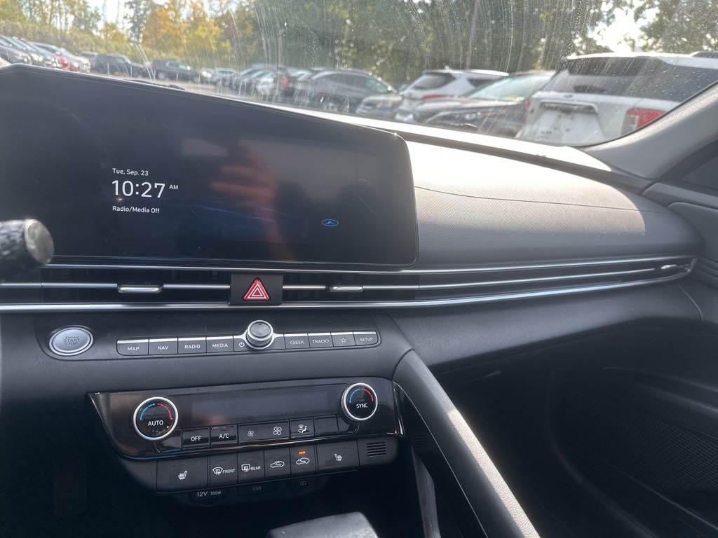 2023 Hyundai Elantra Limited photo 12