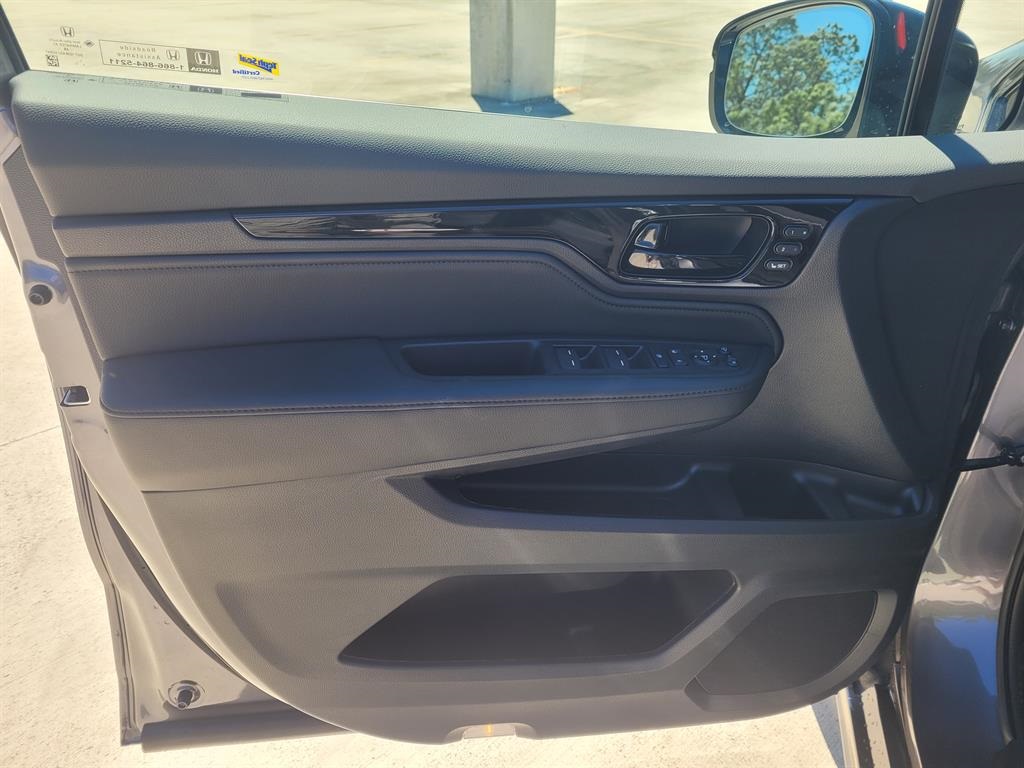 2026 Honda Odyssey Elite photo 16