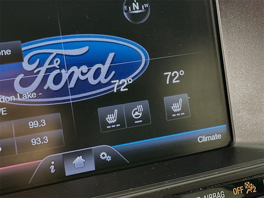 2016 Ford Explorer XLT photo 17