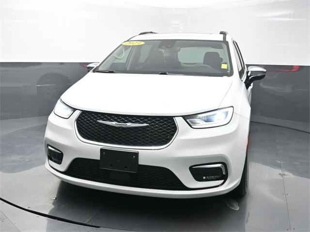 2023 Chrysler Pacifica Limited's photo